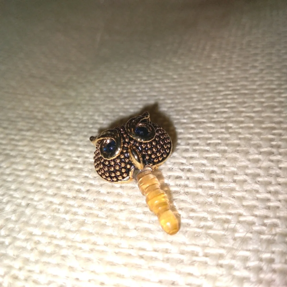 Owl cellphone dust plug